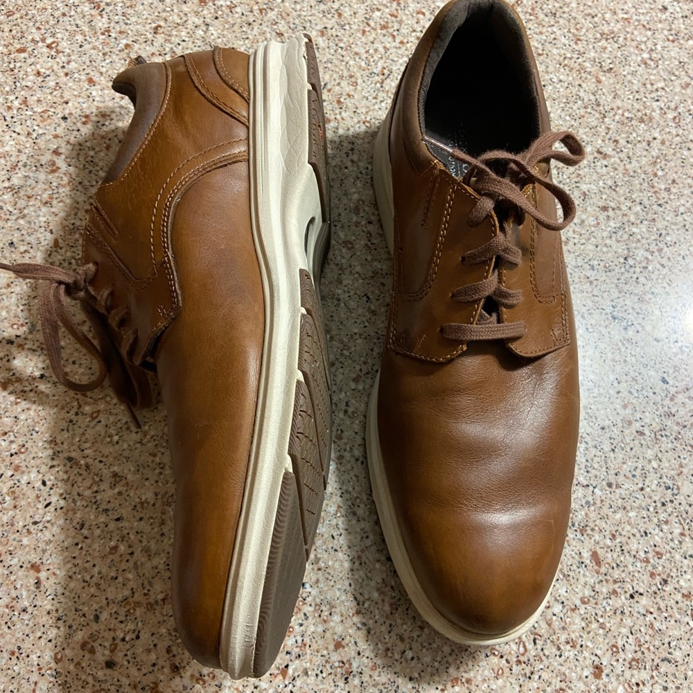 Mens 11 Rockport total motion dress shoes